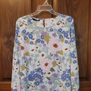 Pretty flowered blouse